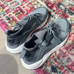Air Huarache by Nike